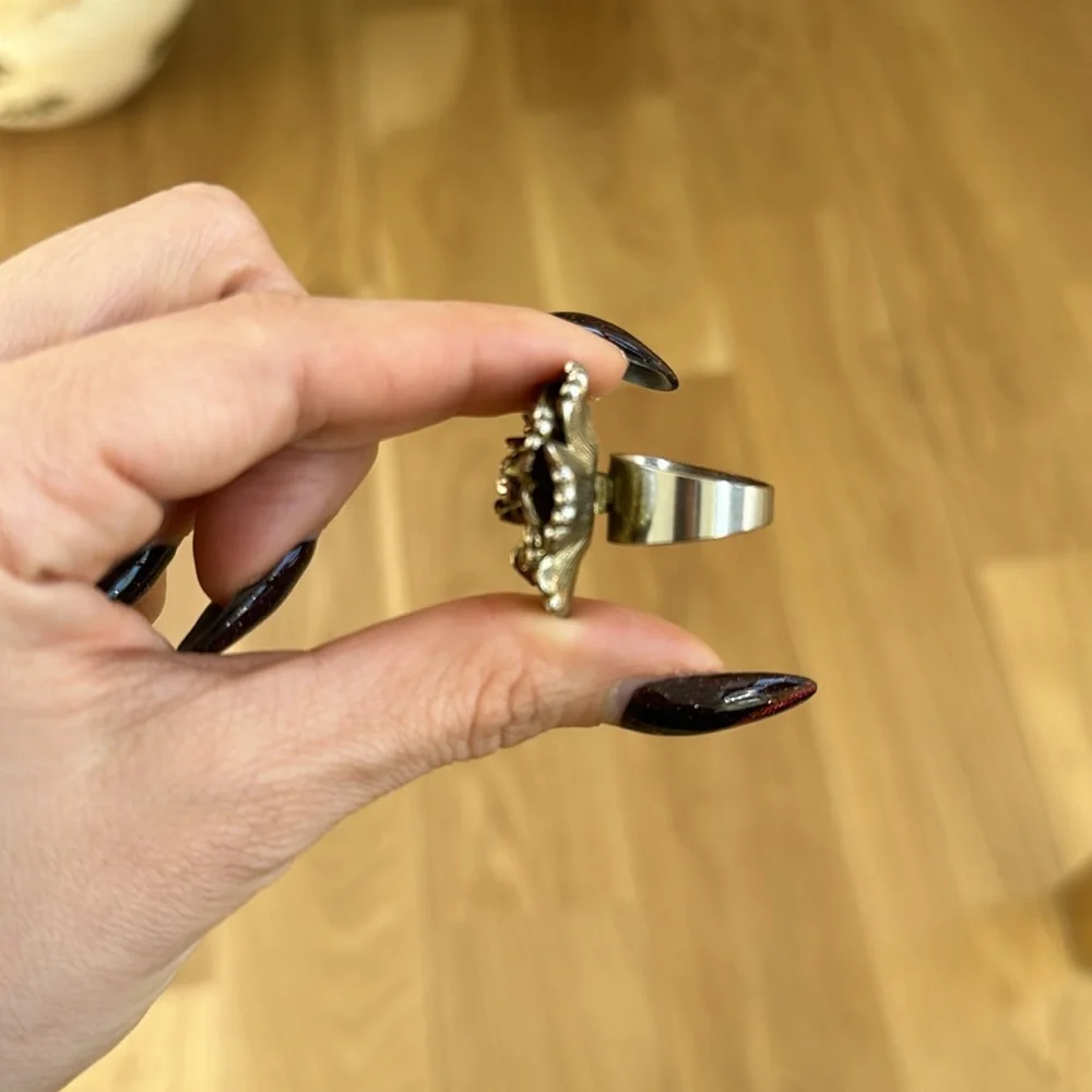 Floral vintage gold ring